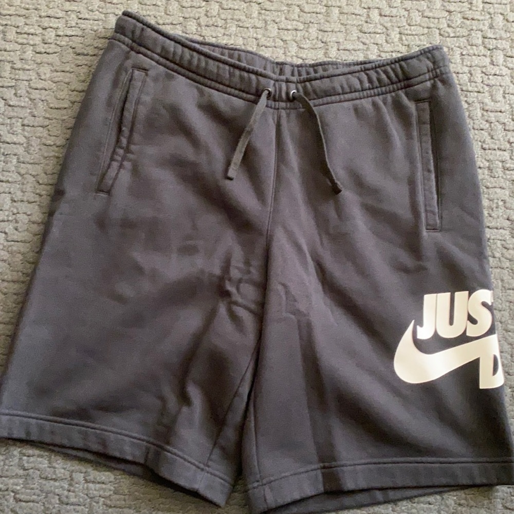Nike shorts - Picture 1 of 4